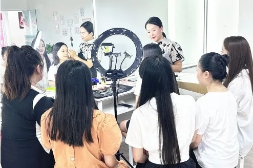 亿匠小课堂丨新手们学化妆，从这里开始